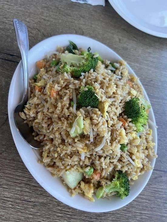 (午) 素菜炒饭 Vegetable Fried Rice.