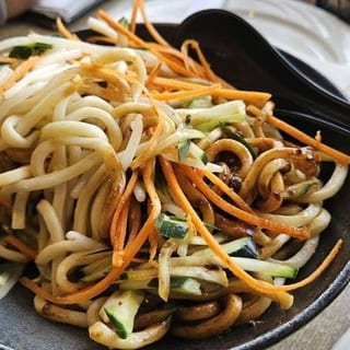 H10. 炸酱面 Chef Sauce Noodle