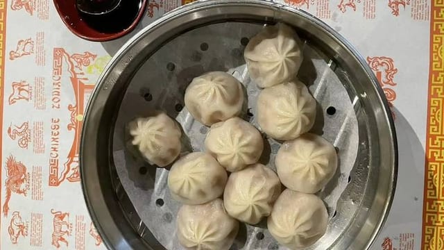 M11. 小笼包 Small Steamed Bun (10 Pieces.).