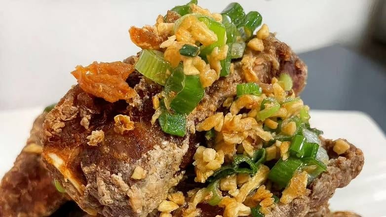 E11. 蒜香排骨 Garlic Pork Rib.
