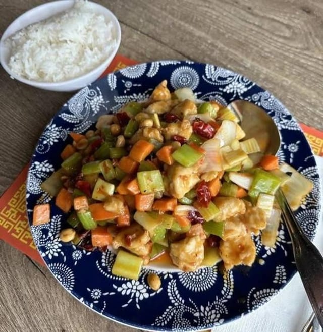(午) 宫保鸡 Kung Pao Chicken.