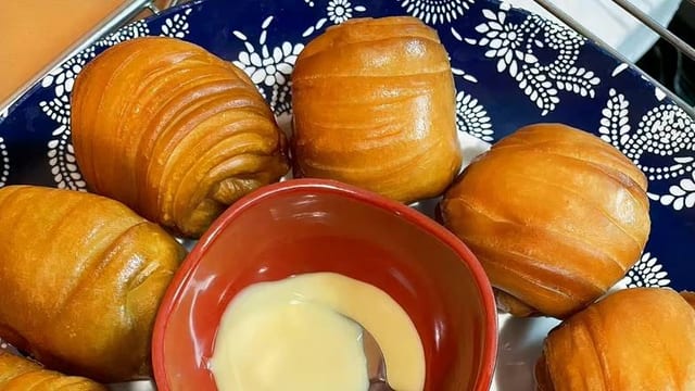 M10. 奶香小花卷 Sweet Milk Bun.