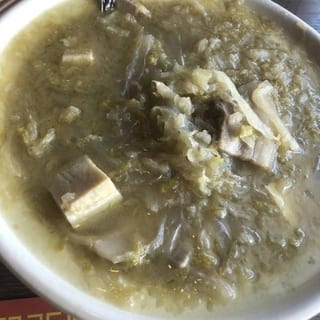 D6. 酸菜白肉锅 Sauerkraut Stew with Pork
