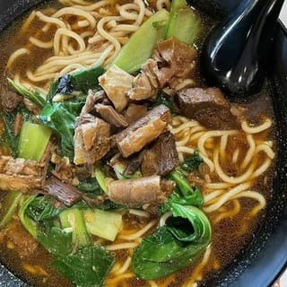 H4. 红烧牛肉面 Traditional Beef Noodle