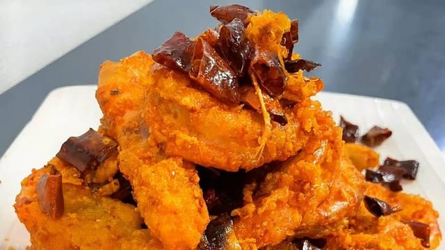 B15. 脆皮香辣虾去壳 Spicy Crispy Shrimp Without Shell.
