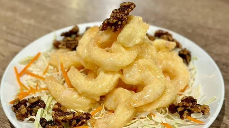 核桃虾 Honey Walnut Shrimp.