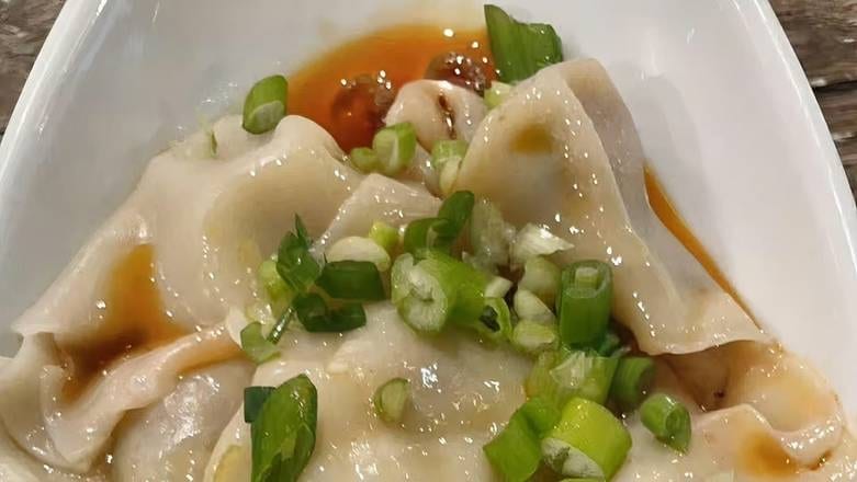 M6. 红油抄手 Spicy Pork Wonton.