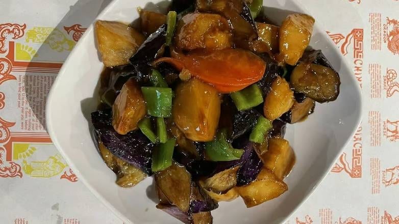 G8. 地三鲜 Grilled Eggplant with Potato.