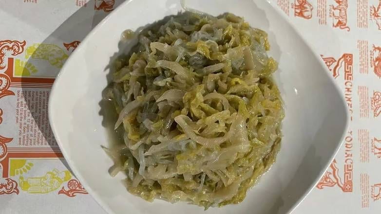 G22. 酸菜炒粉条 Sauteed Sauerkraut & Noodles.