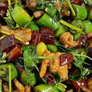 B28. 湖南小炒牛肉 Hunan Style Stir-Fried Beef