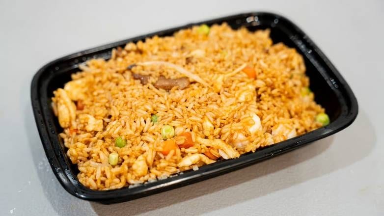 H14. 什锦炒饭 House Fried Rice.