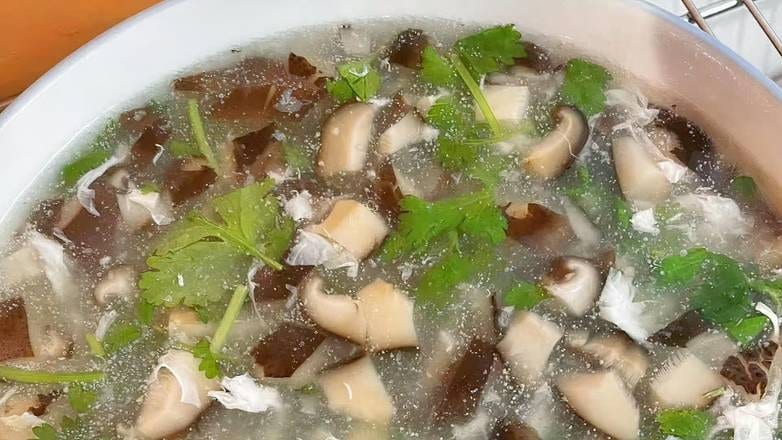 D14. 西湖牛肉羹 Minced Beef, Egg Flower & Tofu Soup.