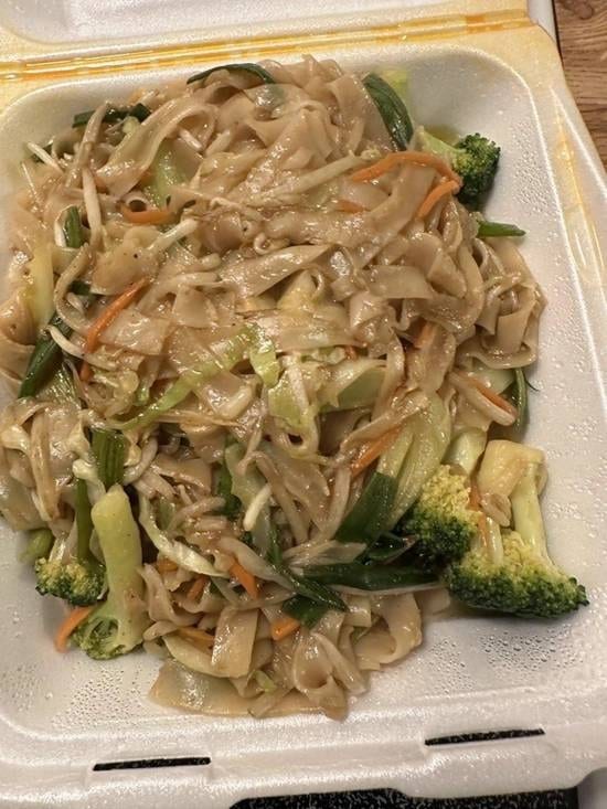 H.24 素菜炒河粉 Vegetable Chow Fun (Rice Noodle).