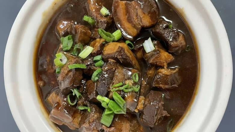 红烧肉 Braised Pork in Brown Sauce.
