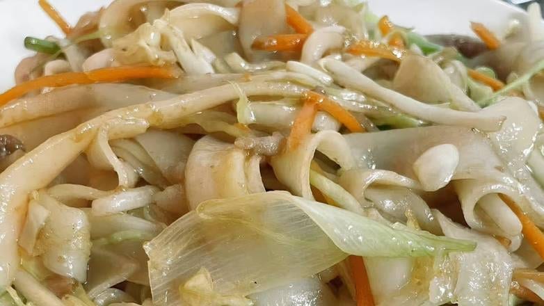 H15. 干炒牛河 Beef Chow Fun (Rice Noodle).