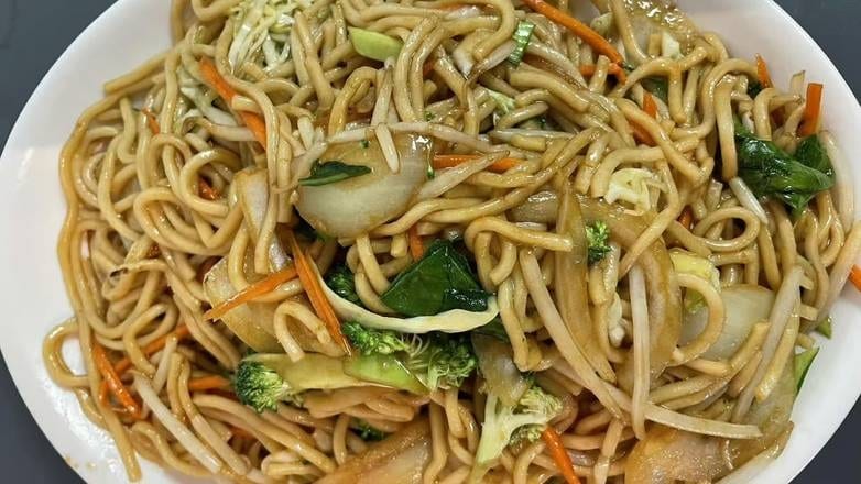 H.23 素菜捞面 Vegetables Lao Mein.