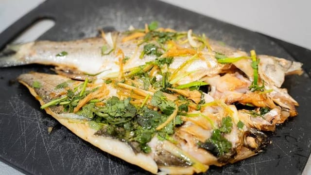 清蒸鲈鱼 Steam Sea Bass Fish.