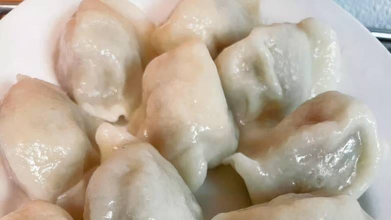 三鲜水饺 Chinese Chives & Shrimp Dumplings.