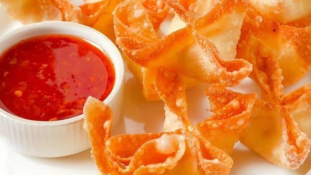 A8. 香炸蟹角 Crab Puffs (8).