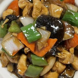 D2. 香菇焖鸡煲 Mushroom Chicken Stew