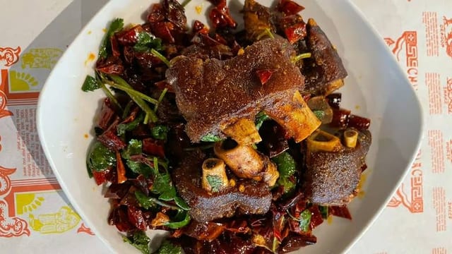 香辣猪脚 House Spicy Dry Chili Pig Feet.