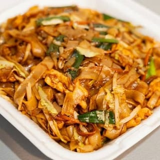 H16. 干炒鸡河 Chicken Chow Fun (Rice Noodle)