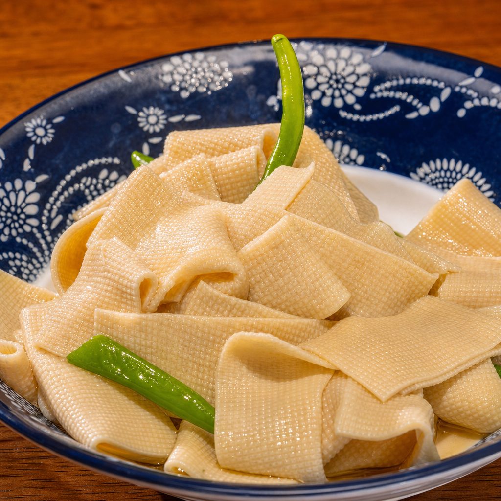 G14. 尖椒干豆腐 Smoked Tofu with Green Pepper.