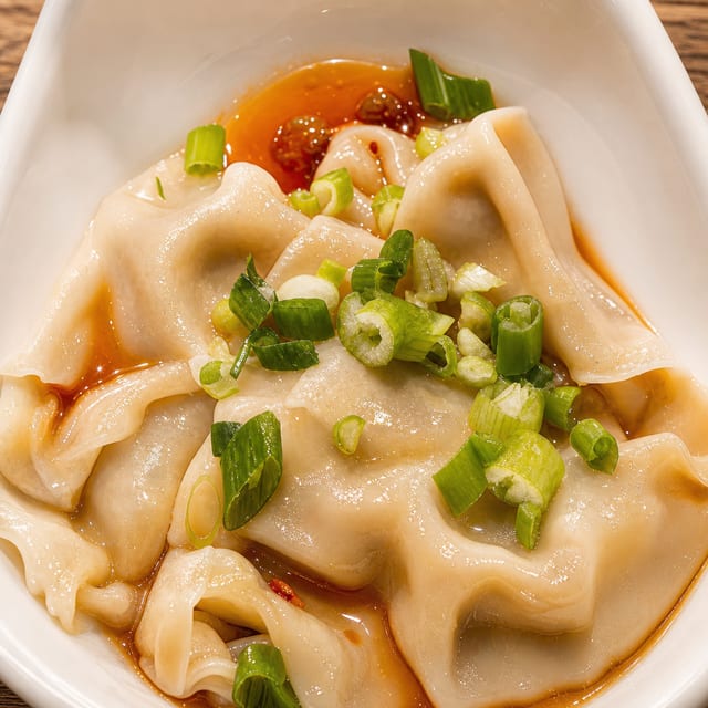 M6. 红油抄手 Spicy Pork Wonton.