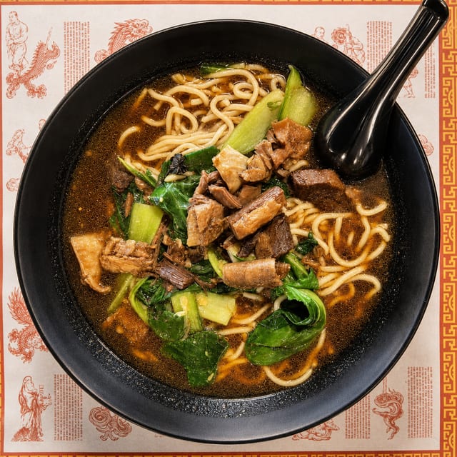 H4. 红烧牛肉面 Traditional Beef Noodle.