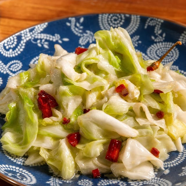 G12. 炝炒包心菜 Sauteed Fried Cabbage.